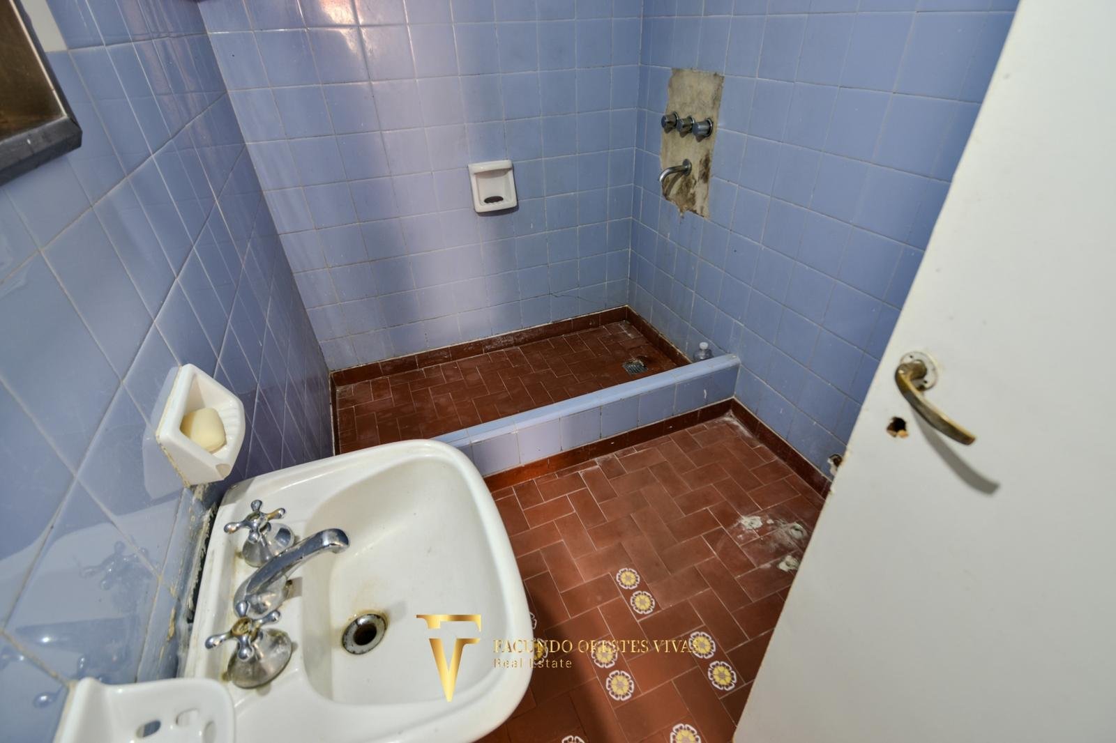 VENTA – CASA MULTIFAMILIAR – CUATRO AMBIENTES – FONDO – TERRAZA – COCHERA – VILLA LUGANO