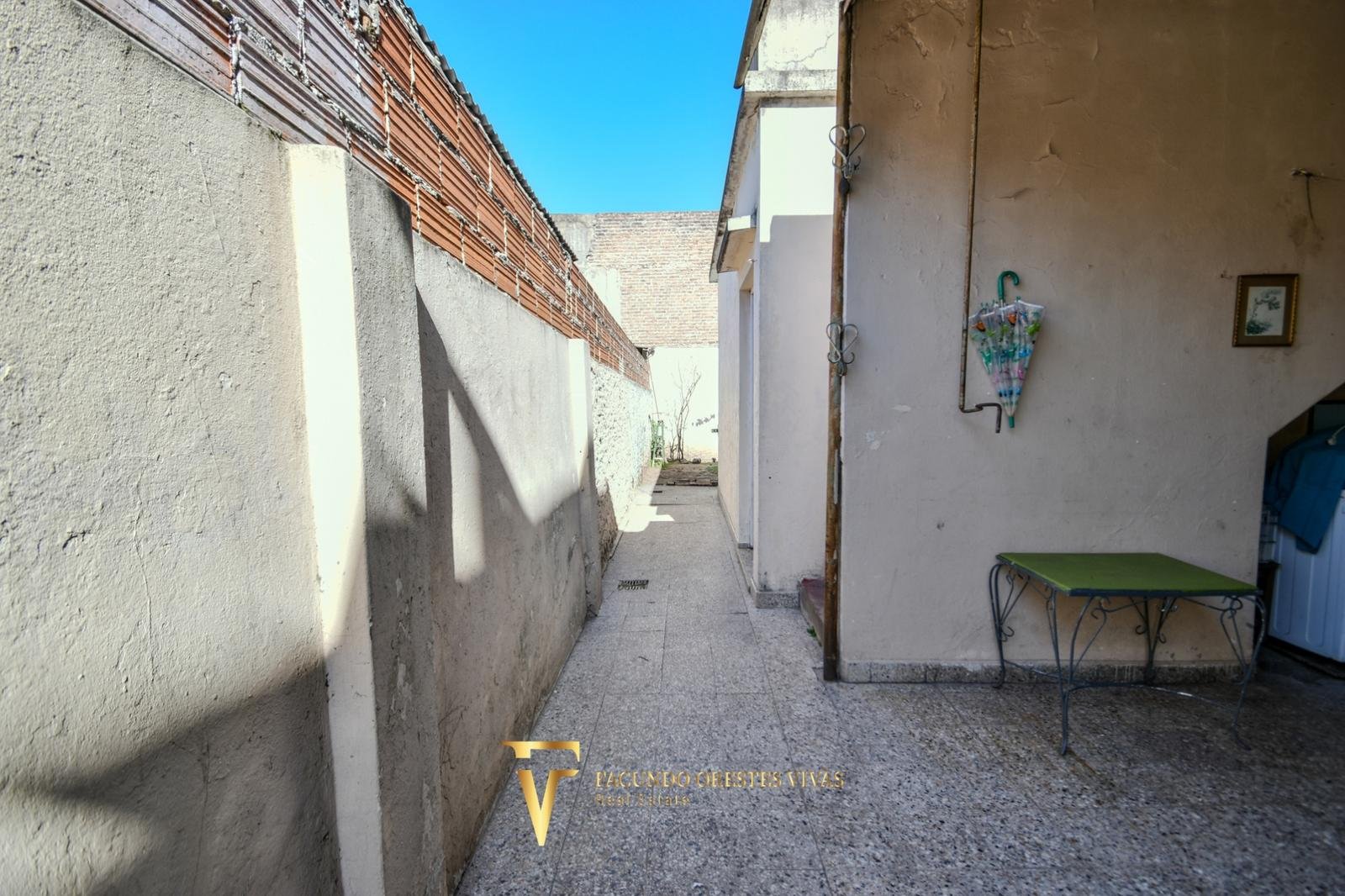 VENTA – CASA MULTIFAMILIAR – CUATRO AMBIENTES – FONDO – TERRAZA – COCHERA – VILLA LUGANO