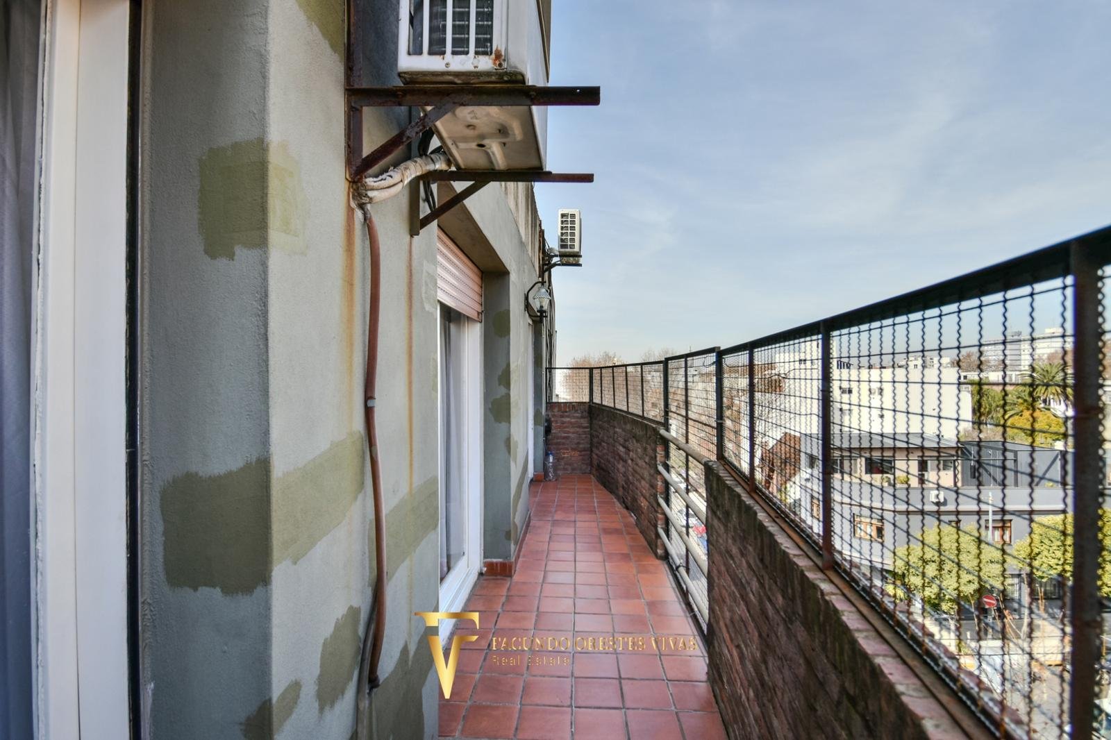 VENTA-DEPARTAMENTO-TRES AMBIENTES-BALCON-PARRILLA-PATIO-VILLA LURO