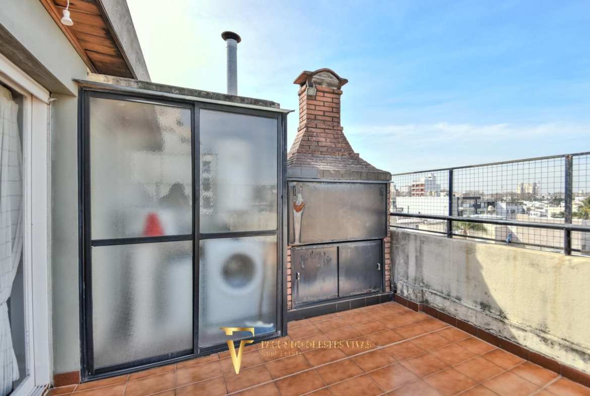 VENTA-DEPARTAMENTO-TRES AMBIENTES-BALCON-PARRILLA-PATIO-VILLA LURO