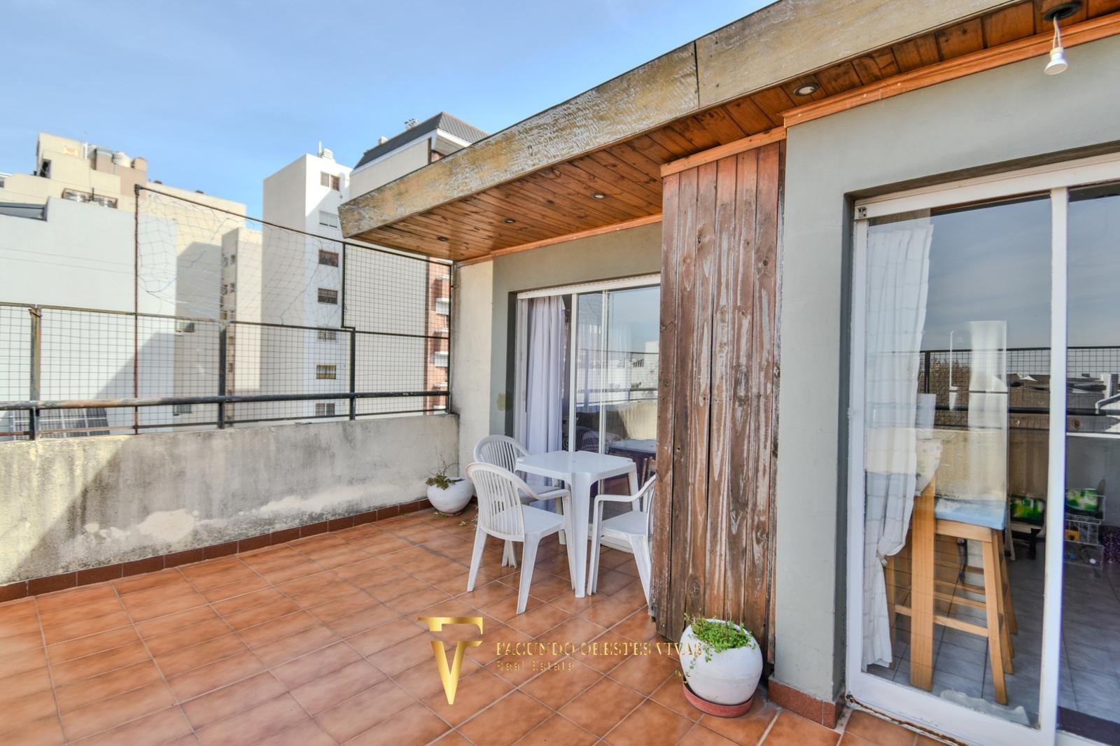 VENTA-DEPARTAMENTO-TRES AMBIENTES-BALCON-PARRILLA-PATIO-VILLA LURO