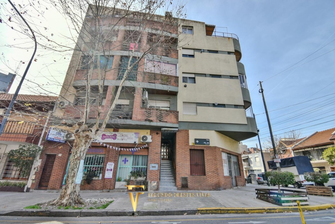 VENTA-DEPARTAMENTO-TRES AMBIENTES-BALCON-PARRILLA-PATIO-VILLA LURO