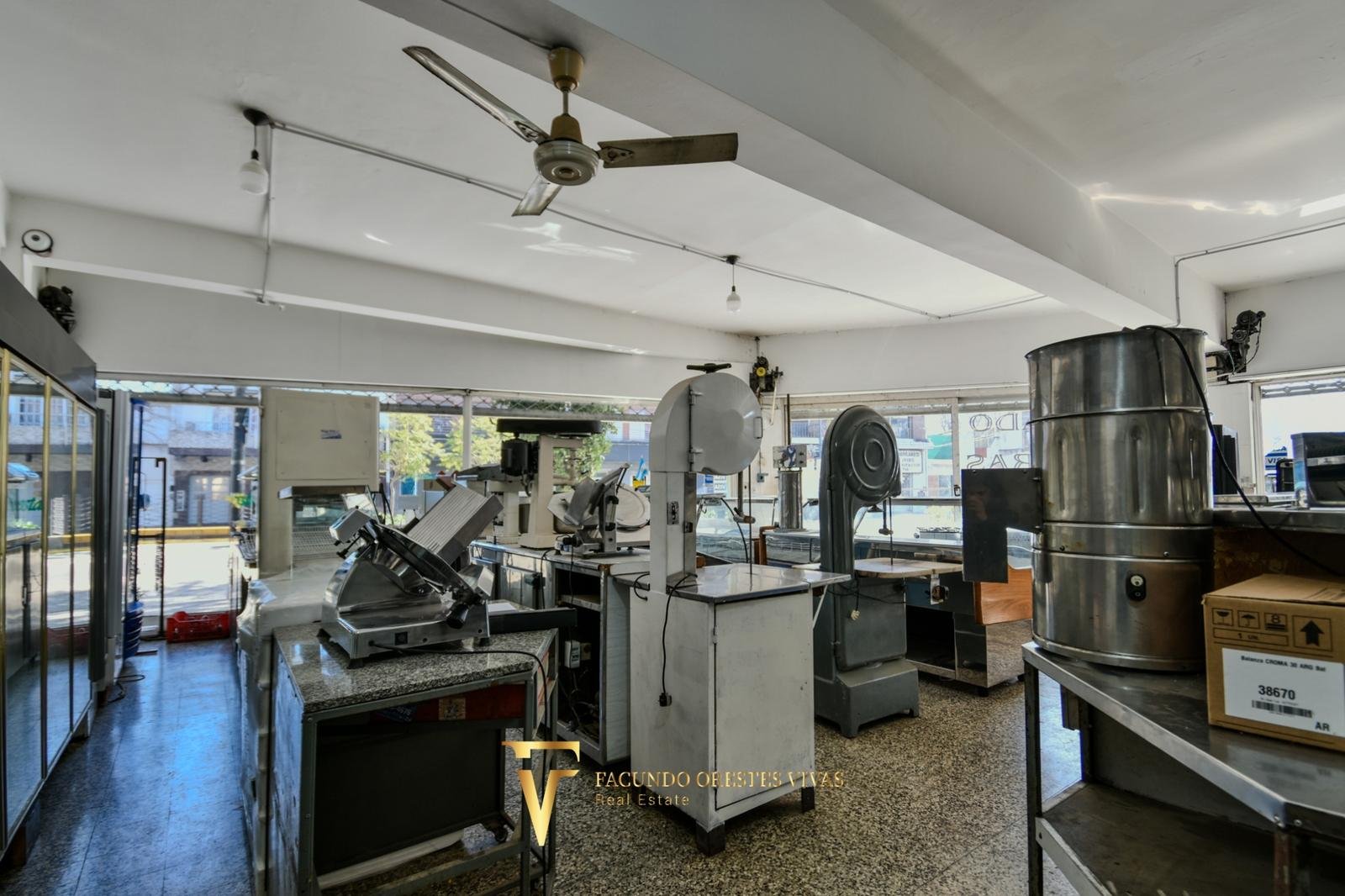 VENTA -TERRENO – LOCAL – PARQUE AVELLANEDA – JUAN BAUTISTA ALBERDI