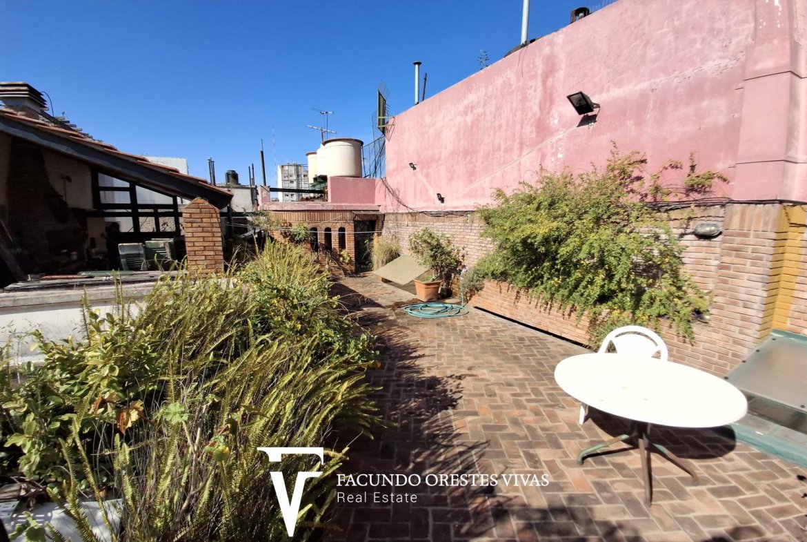 VENTA-CASA-SIETE AMBIENTES-PARRILLA-VESTIDOR-QUINCHO-PARQUE PATRICIOS