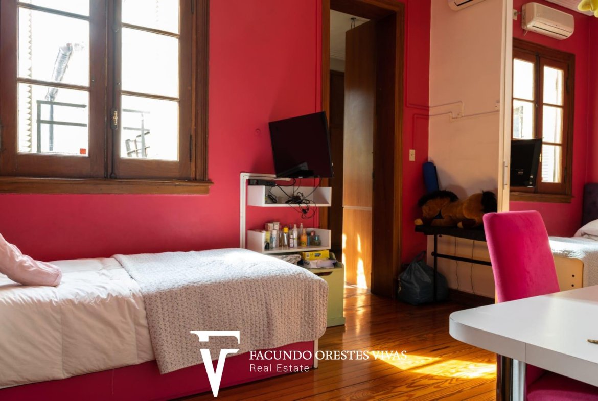 VENTA-CASA-SIETE AMBIENTES-PARRILLA-VESTIDOR-QUINCHO-PARQUE PATRICIOS