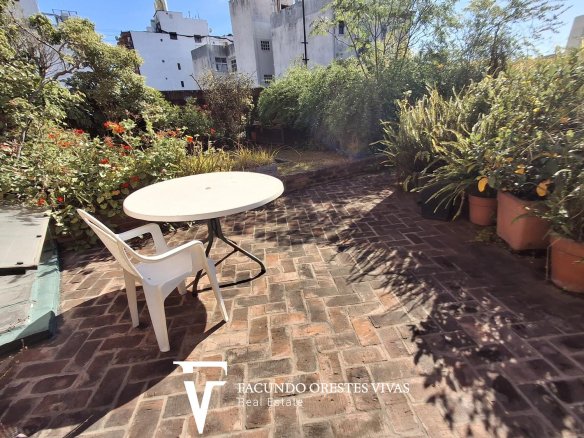 VENTA-CASA-SIETE AMBIENTES-PARRILLA-VESTIDOR-QUINCHO-PARQUE PATRICIOS