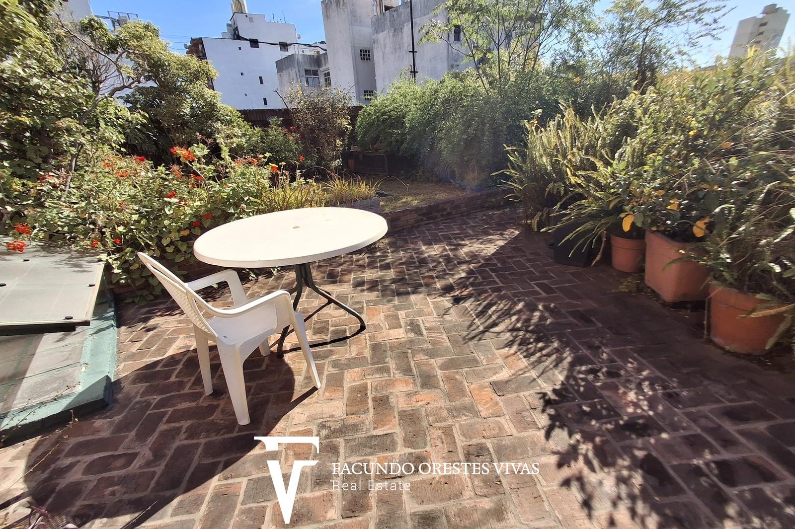 VENTA-CASA-SIETE AMBIENTES-PARRILLA-VESTIDOR-QUINCHO-PARQUE PATRICIOS