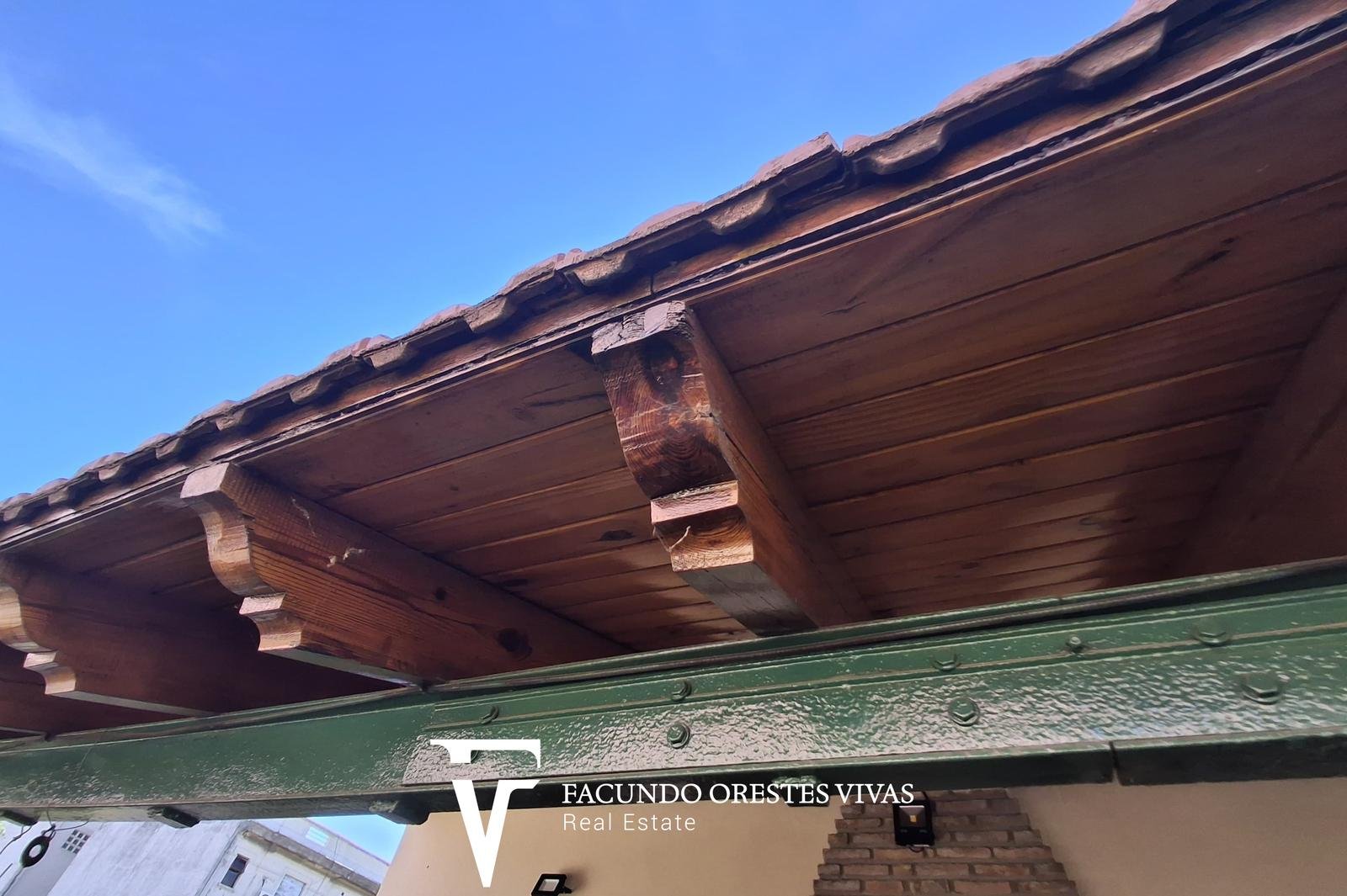 VENTA-CASA-SIETE AMBIENTES-PARRILLA-VESTIDOR-QUINCHO-PARQUE PATRICIOS