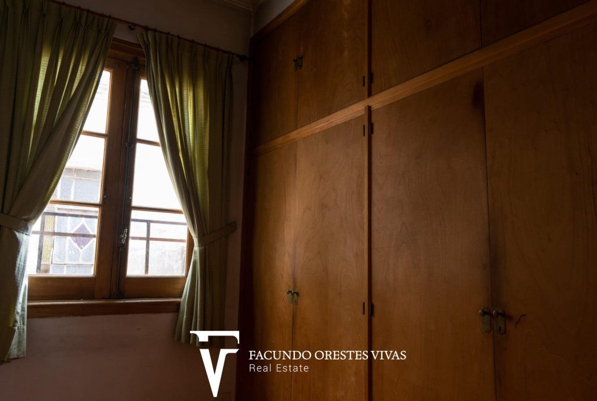 VENTA-CASA-SIETE AMBIENTES-PARRILLA-VESTIDOR-QUINCHO-PARQUE PATRICIOS