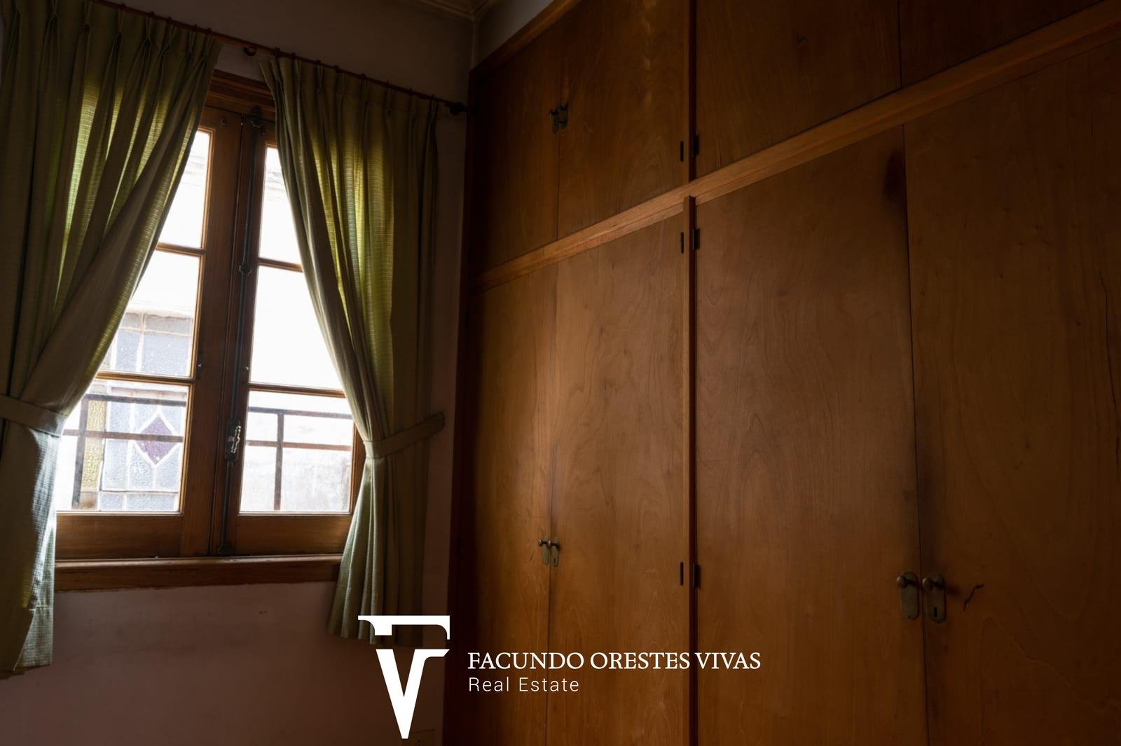 VENTA-CASA-SIETE AMBIENTES-PARRILLA-VESTIDOR-QUINCHO-PARQUE PATRICIOS