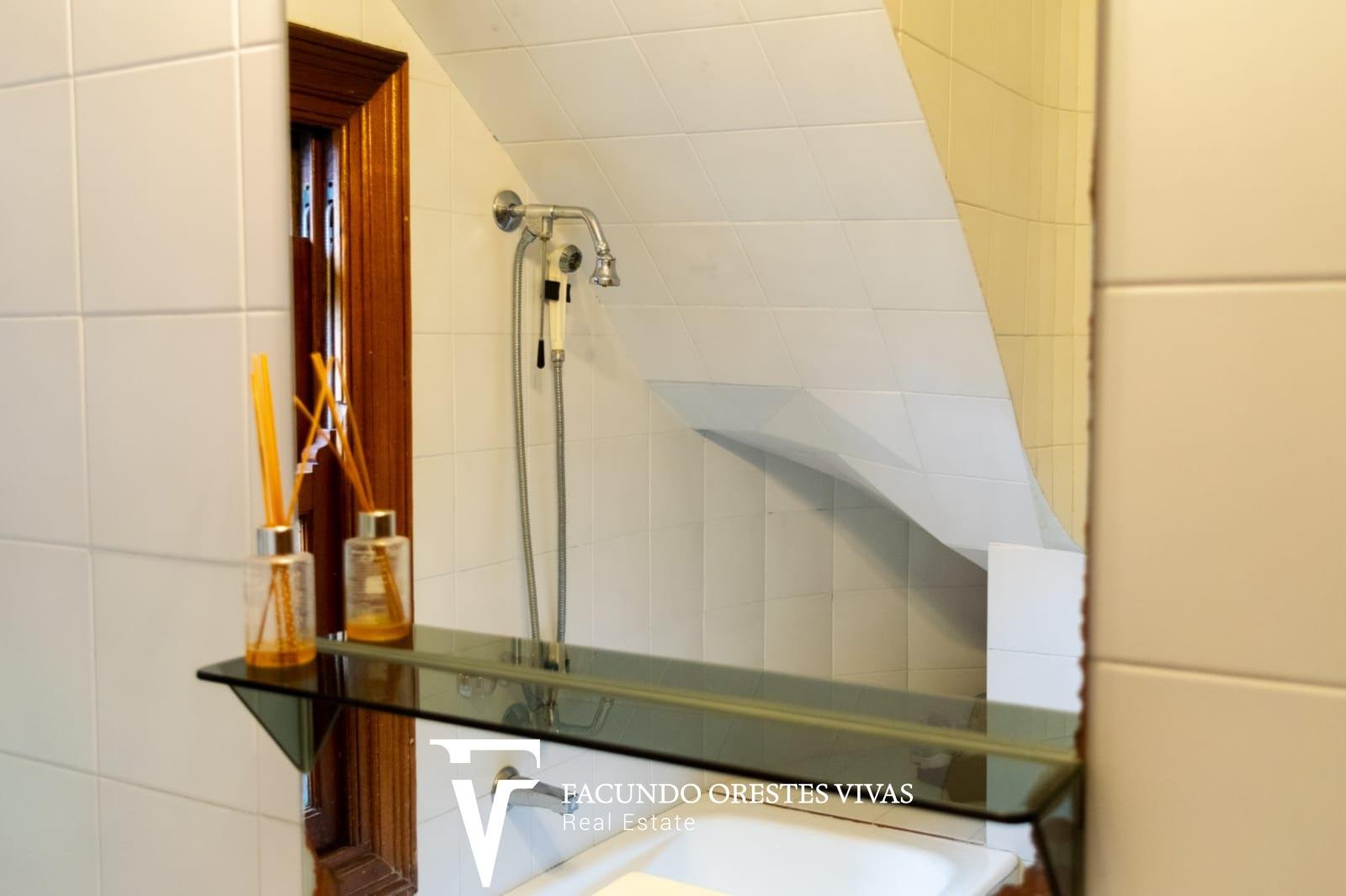 VENTA-CASA-SIETE AMBIENTES-PARRILLA-VESTIDOR-QUINCHO-PARQUE PATRICIOS