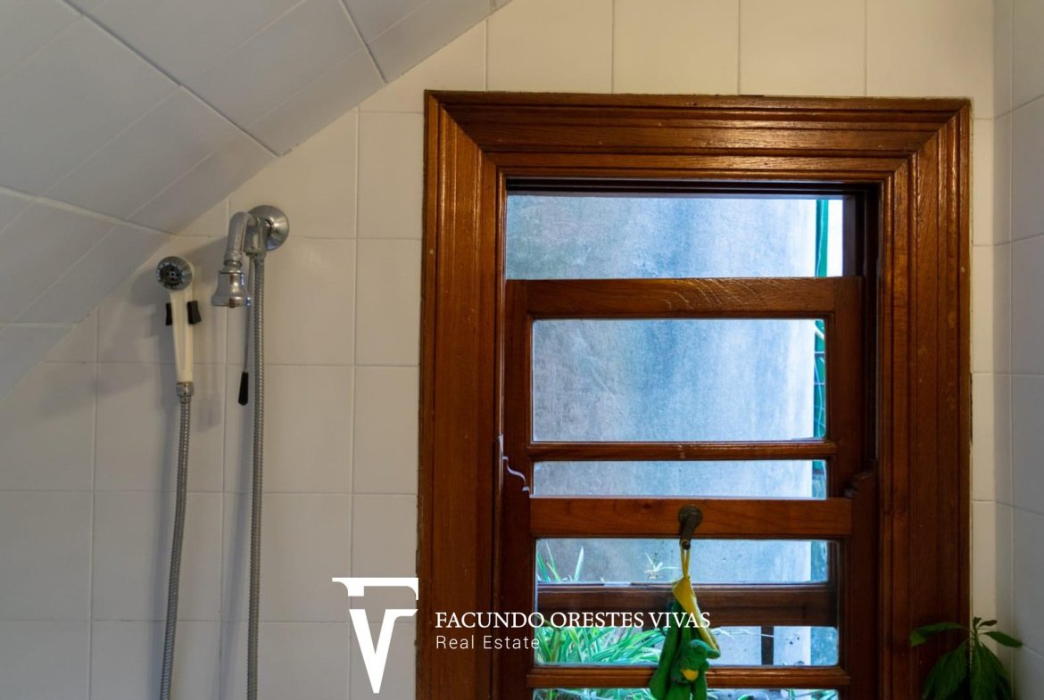 VENTA-CASA-SIETE AMBIENTES-PARRILLA-VESTIDOR-QUINCHO-PARQUE PATRICIOS