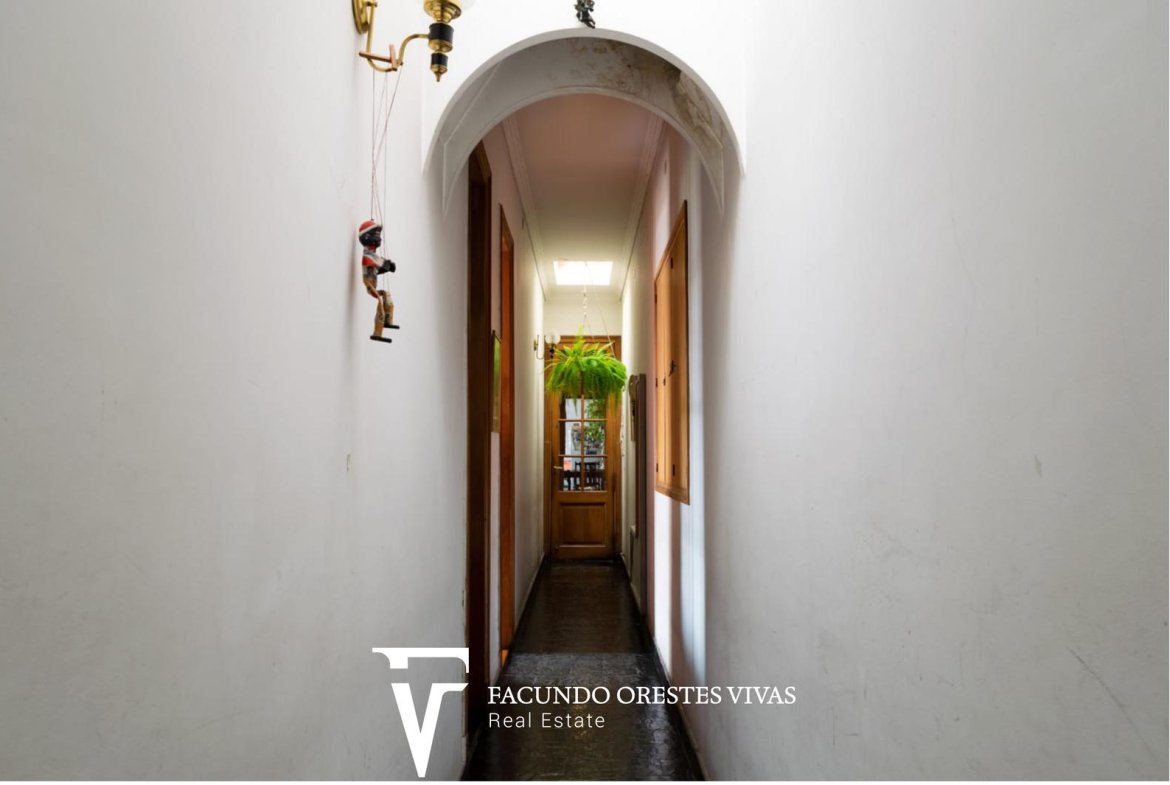 VENTA-CASA-SIETE AMBIENTES-PARRILLA-VESTIDOR-QUINCHO-PARQUE PATRICIOS