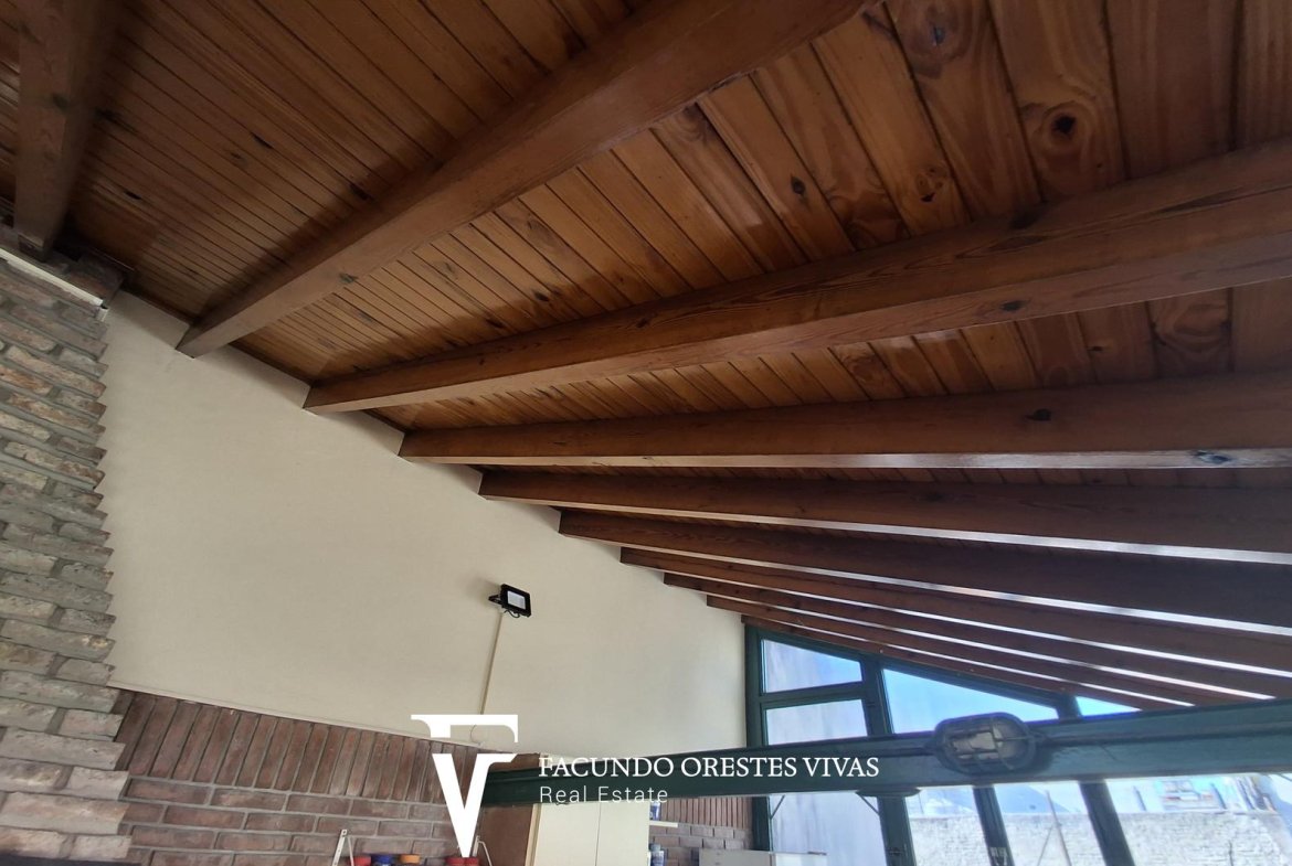 VENTA-CASA-SIETE AMBIENTES-PARRILLA-VESTIDOR-QUINCHO-PARQUE PATRICIOS