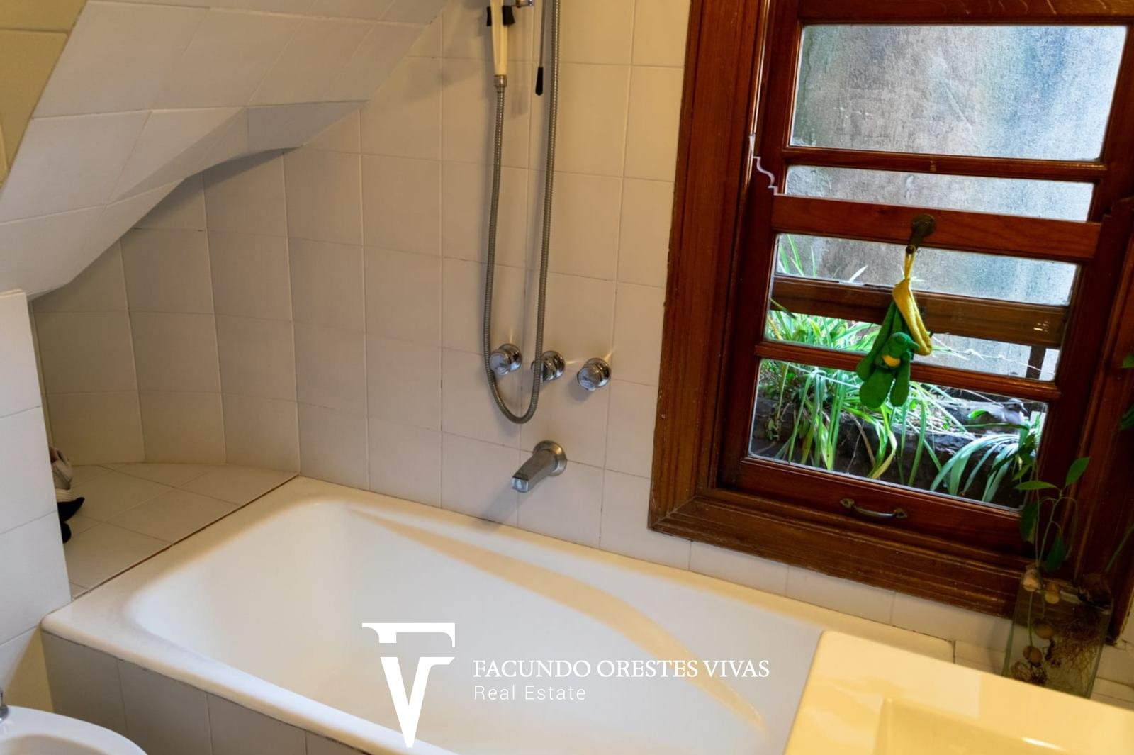 VENTA-CASA-SIETE AMBIENTES-PARRILLA-VESTIDOR-QUINCHO-PARQUE PATRICIOS