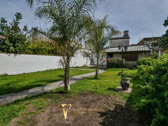 CASA EN LOTE PROPIO 10×40 • PARQUE QUINCHO • 2 COCHERAS • APTO CRÉDITO