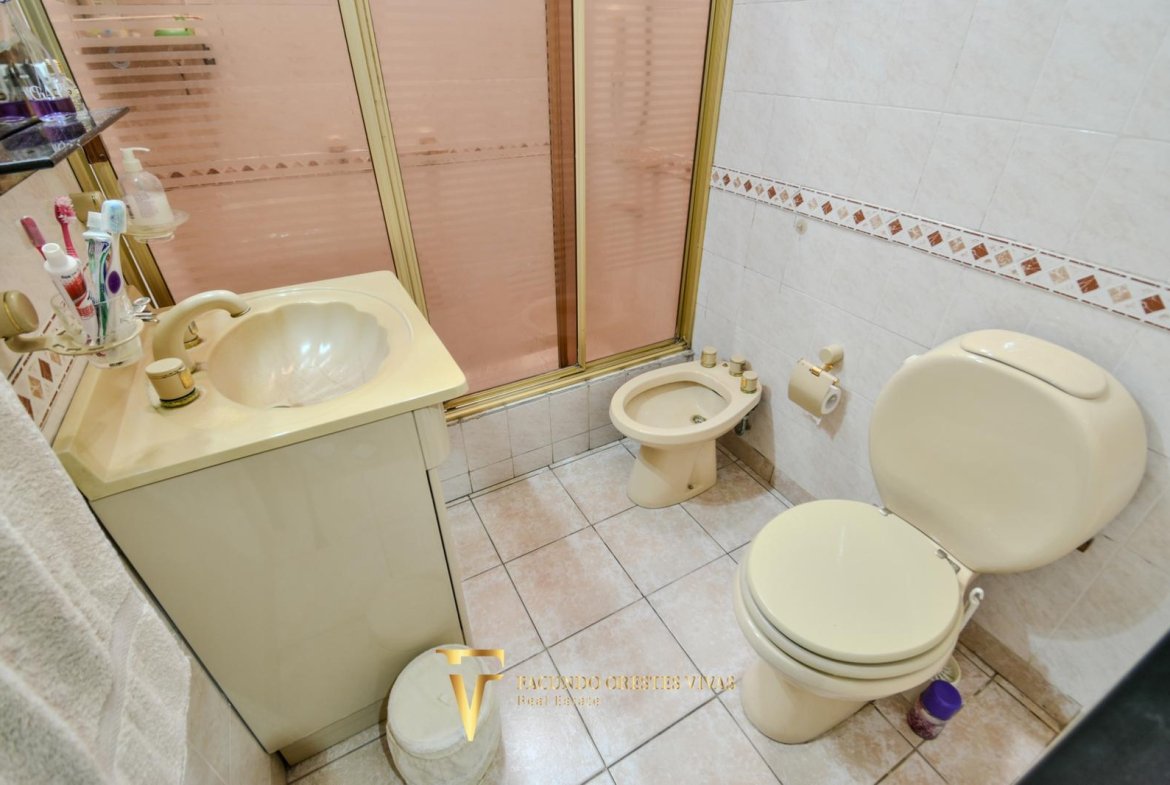 VENTA • CASA • LOMAS DEL MIRADOR • TRES AMBIENTES • PARQUE • APTO CRÉDITO