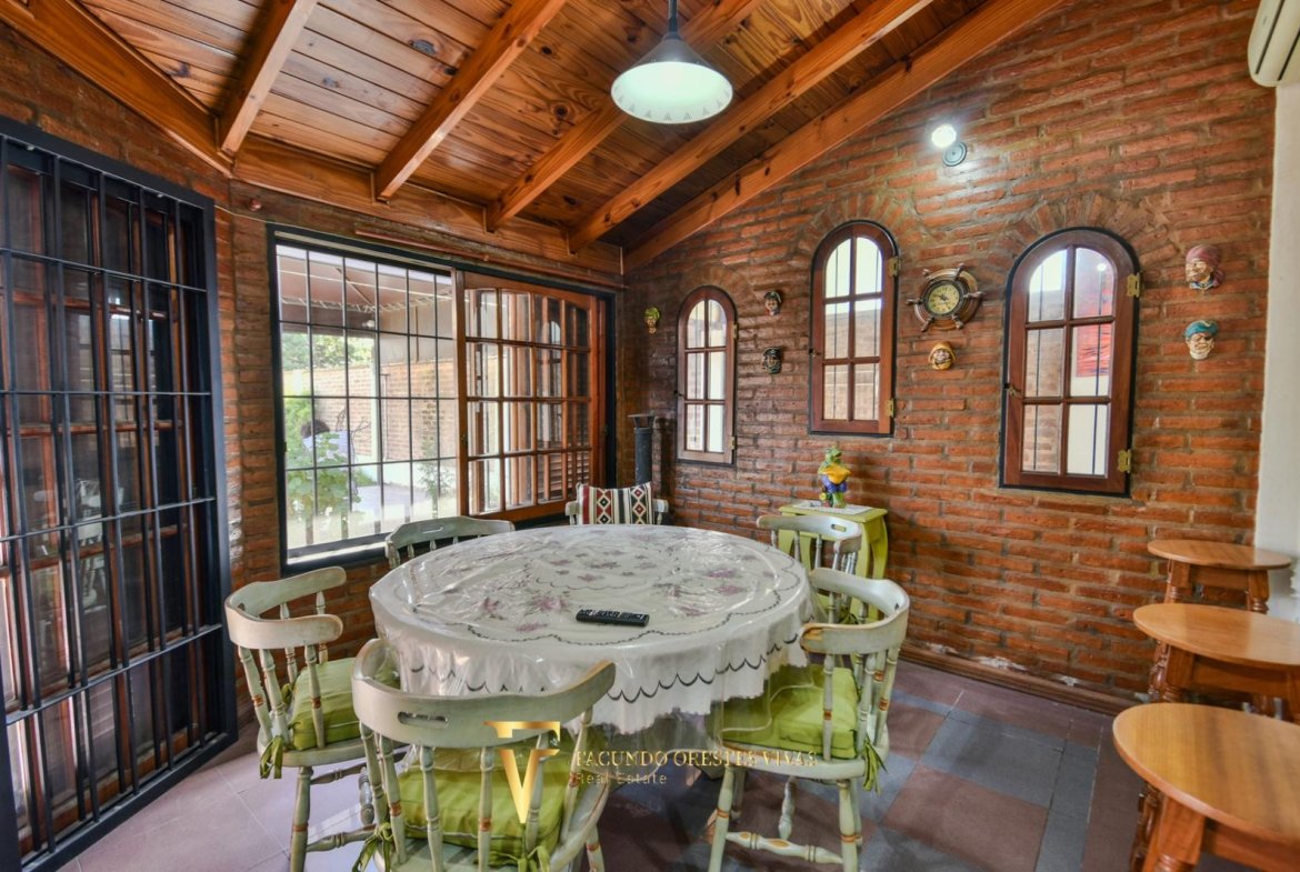 VENTA • CASA • LOMAS DEL MIRADOR • TRES AMBIENTES • PARQUE • APTO CRÉDITO