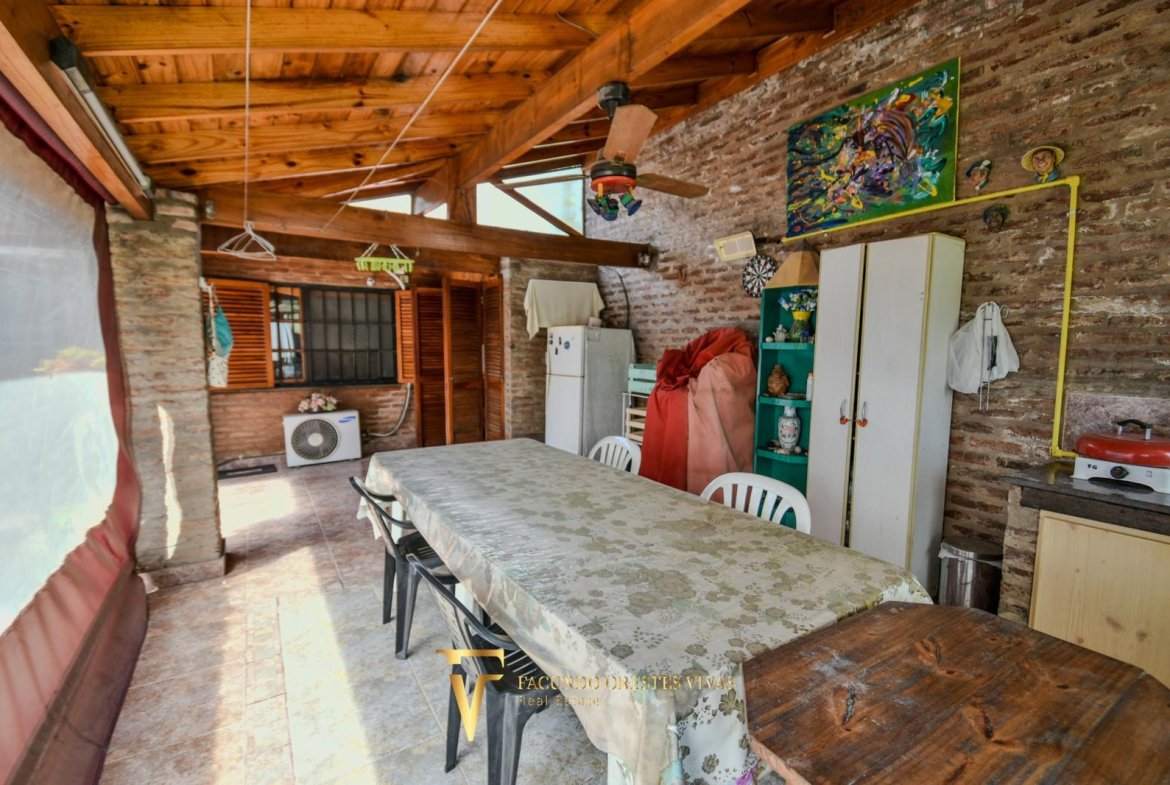 VENTA • CASA • LOMAS DEL MIRADOR • TRES AMBIENTES • PARQUE • APTO CRÉDITO