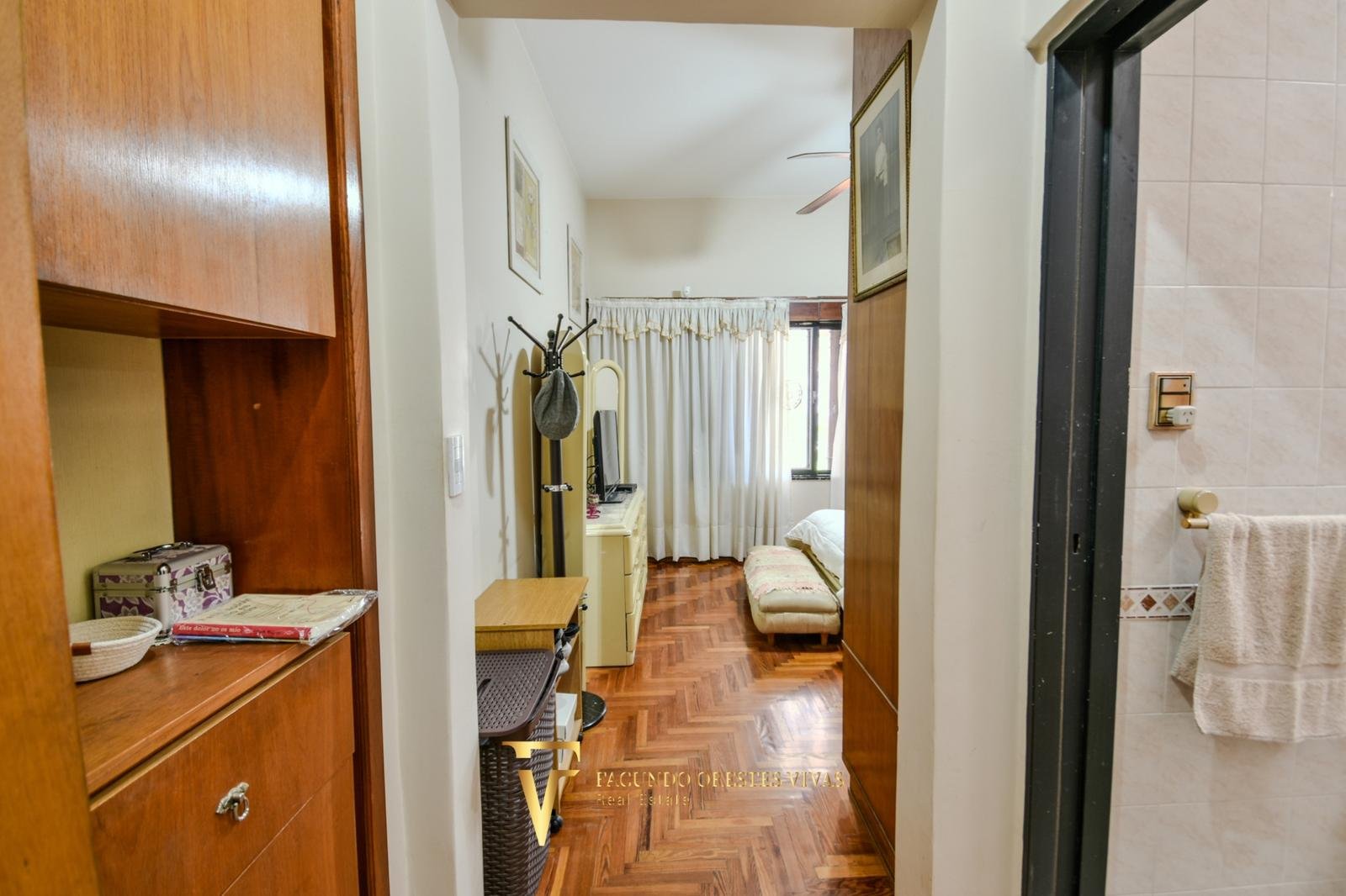 VENTA • CASA • LOMAS DEL MIRADOR • TRES AMBIENTES • PARQUE • APTO CRÉDITO