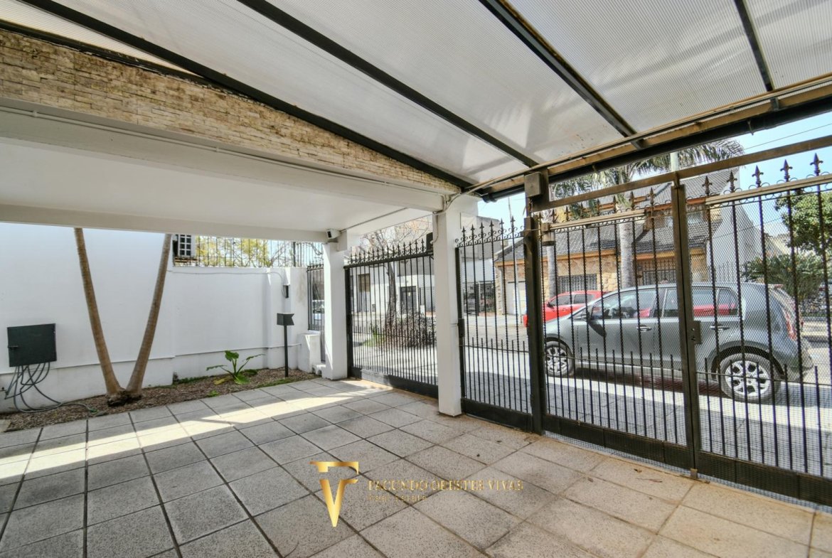 VENTA • CASA • LOMAS DEL MIRADOR • TRES AMBIENTES • PARQUE • APTO CRÉDITO