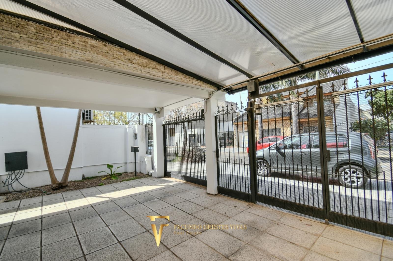 VENTA • CASA • LOMAS DEL MIRADOR • TRES AMBIENTES • PARQUE • APTO CRÉDITO