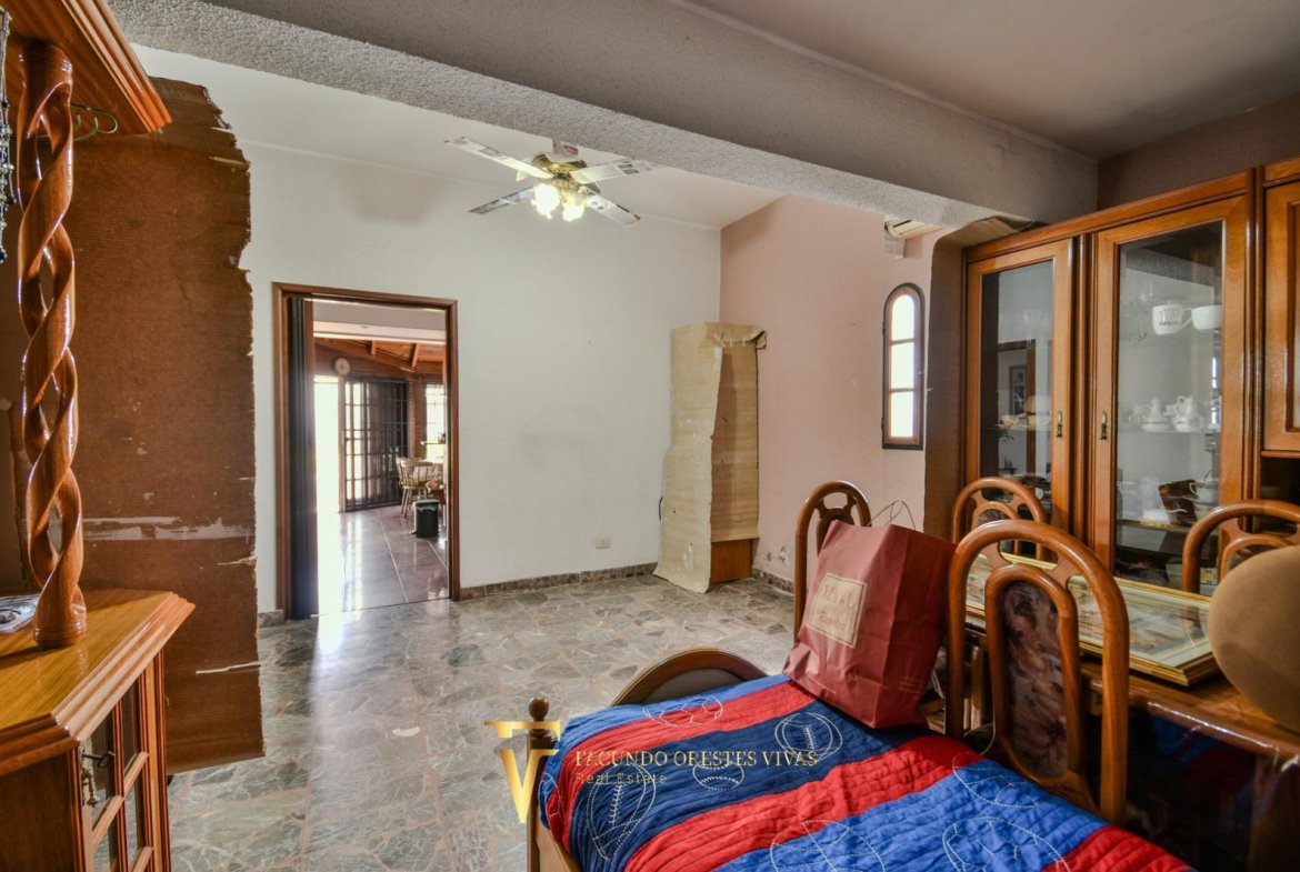 VENTA • CASA • LOMAS DEL MIRADOR • TRES AMBIENTES • PARQUE • APTO CRÉDITO