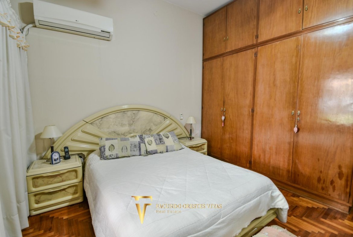 VENTA • CASA • LOMAS DEL MIRADOR • TRES AMBIENTES • PARQUE • APTO CRÉDITO