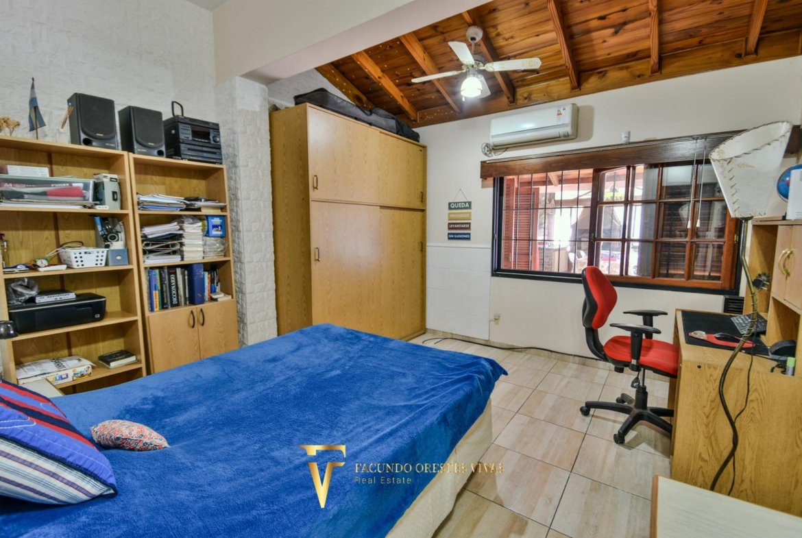VENTA • CASA • LOMAS DEL MIRADOR • TRES AMBIENTES • PARQUE • APTO CRÉDITO