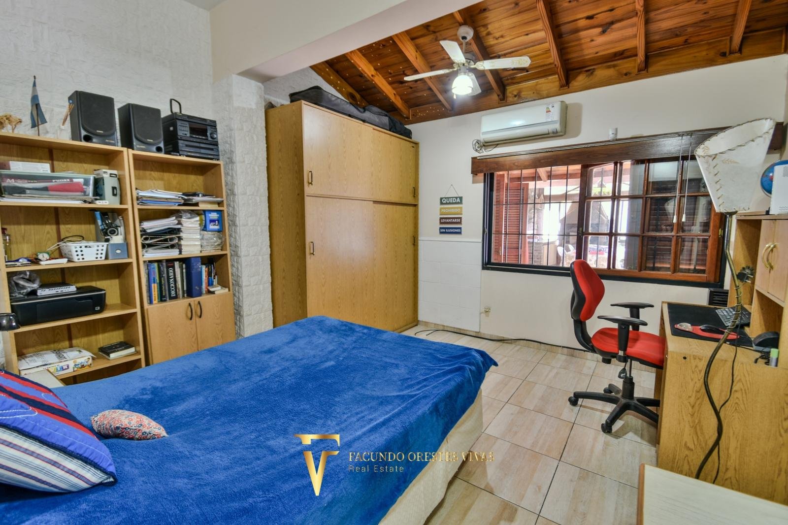 VENTA • CASA • LOMAS DEL MIRADOR • TRES AMBIENTES • PARQUE • APTO CRÉDITO