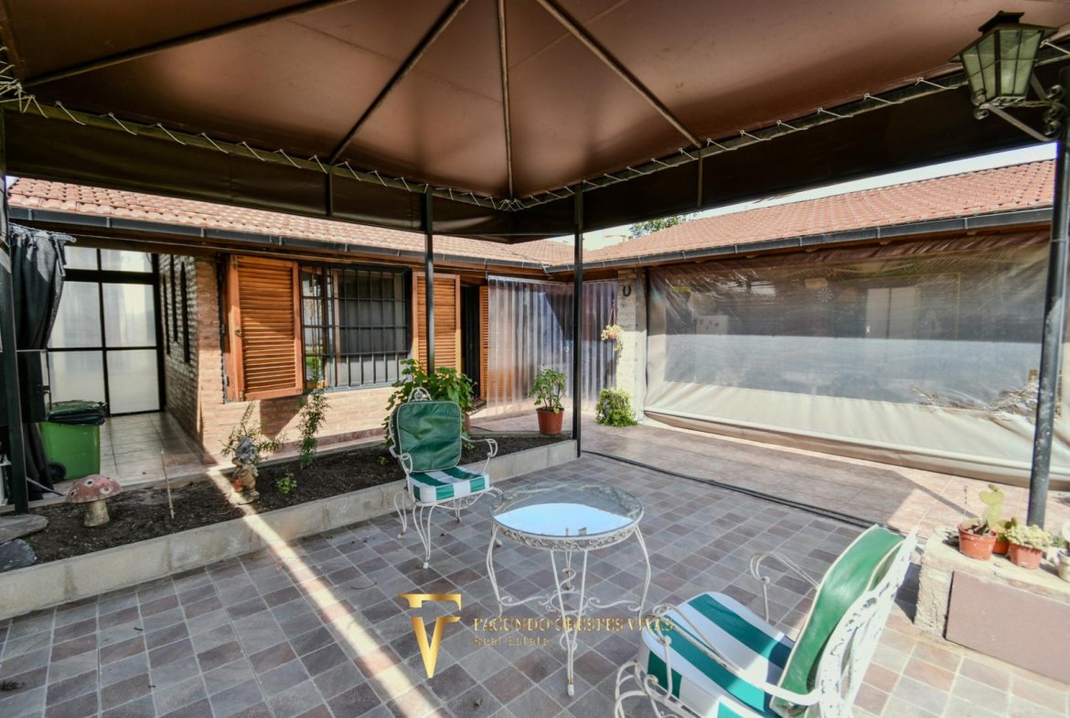 VENTA • CASA • LOMAS DEL MIRADOR • TRES AMBIENTES • PARQUE • APTO CRÉDITO
