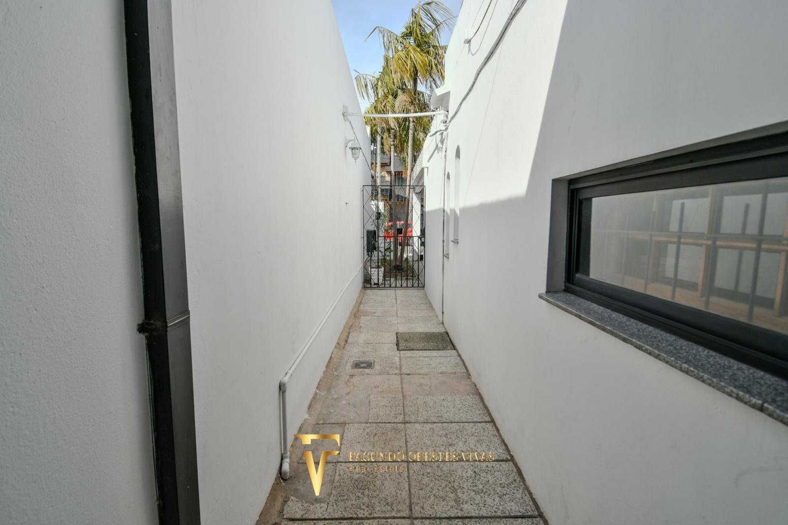 VENTA • CASA • LOMAS DEL MIRADOR • TRES AMBIENTES • PARQUE • APTO CRÉDITO