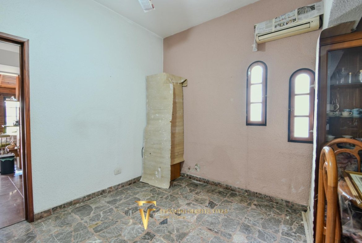 VENTA • CASA • LOMAS DEL MIRADOR • TRES AMBIENTES • PARQUE • APTO CRÉDITO