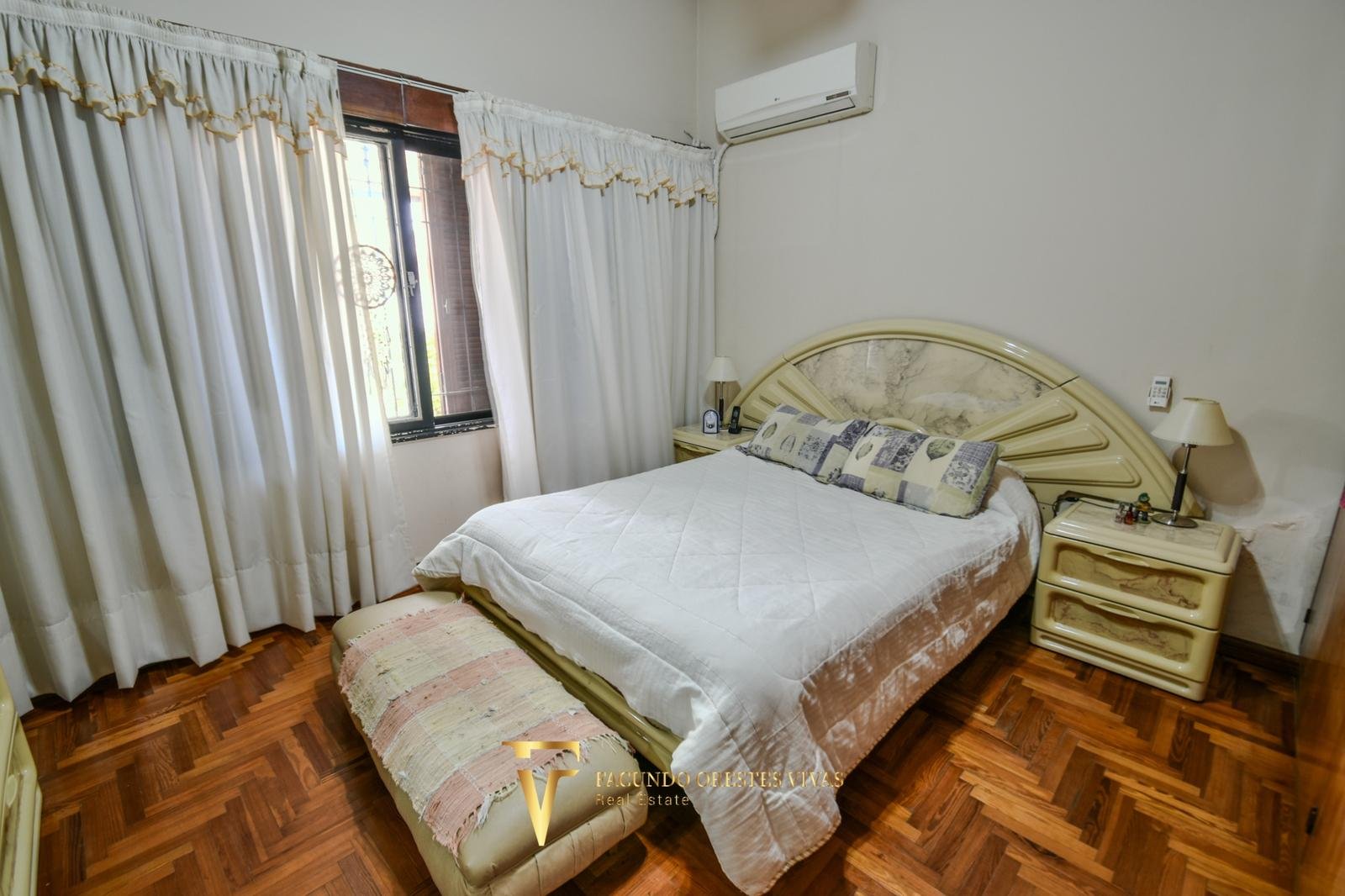 VENTA • CASA • LOMAS DEL MIRADOR • TRES AMBIENTES • PARQUE • APTO CRÉDITO