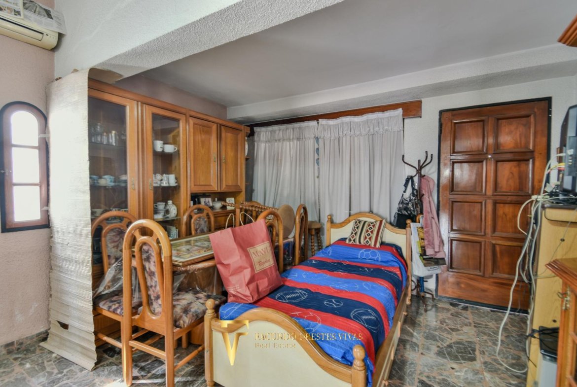 VENTA • CASA • LOMAS DEL MIRADOR • TRES AMBIENTES • PARQUE • APTO CRÉDITO