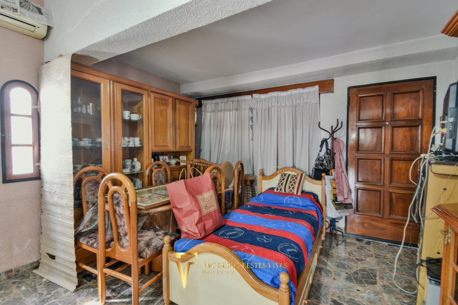 VENTA • CASA • LOMAS DEL MIRADOR • TRES AMBIENTES • PARQUE • APTO CRÉDITO