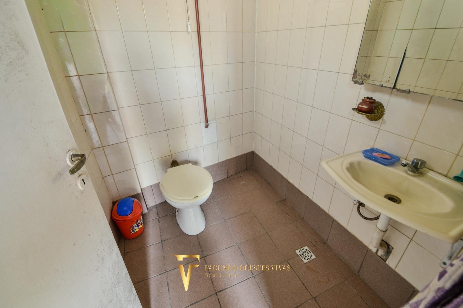 VENTA • CASA • LOMAS DEL MIRADOR • TRES AMBIENTES • PARQUE • APTO CRÉDITO