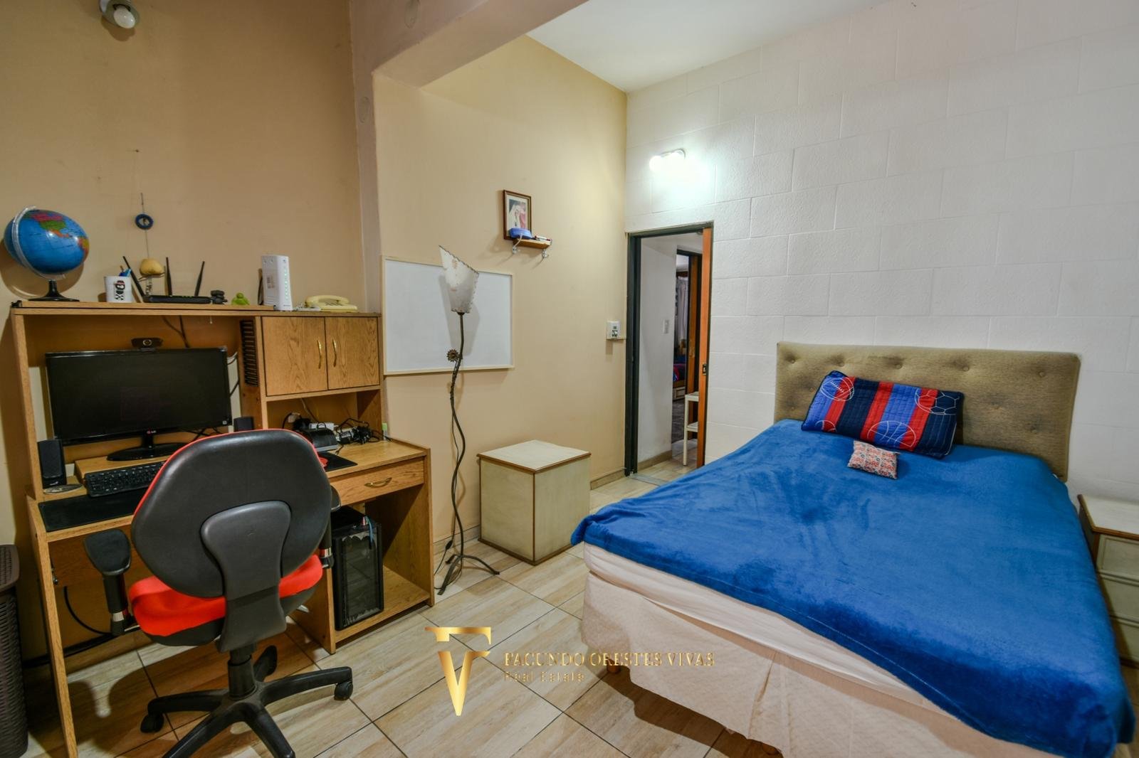 VENTA • CASA • LOMAS DEL MIRADOR • TRES AMBIENTES • PARQUE • APTO CRÉDITO