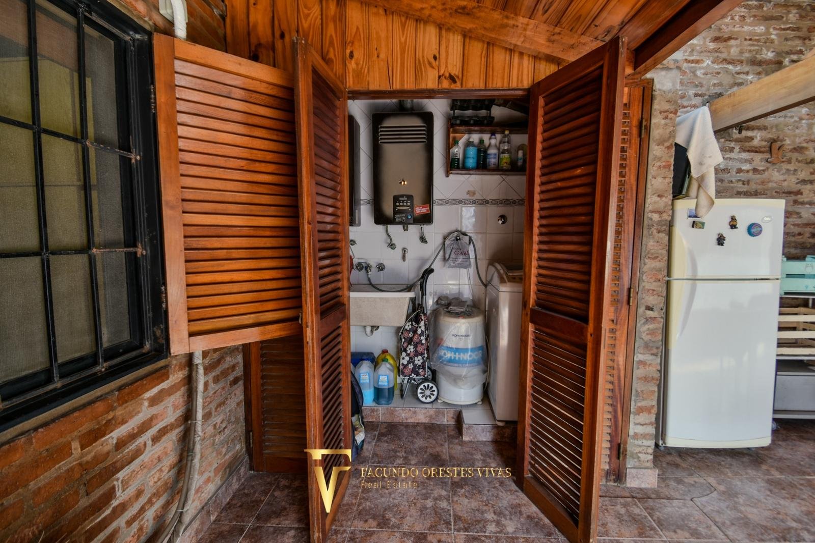 VENTA • CASA • LOMAS DEL MIRADOR • TRES AMBIENTES • PARQUE • APTO CRÉDITO