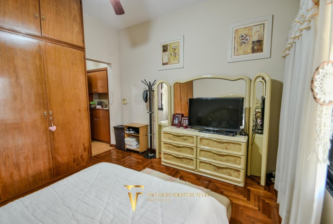 VENTA • CASA • LOMAS DEL MIRADOR • TRES AMBIENTES • PARQUE • APTO CRÉDITO