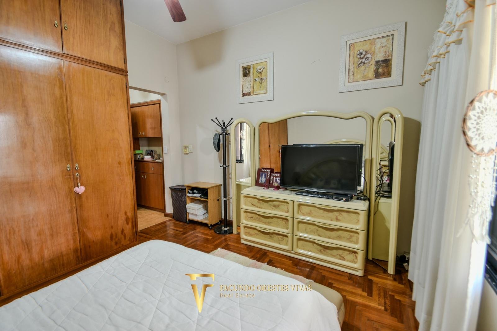 VENTA • CASA • LOMAS DEL MIRADOR • TRES AMBIENTES • PARQUE • APTO CRÉDITO