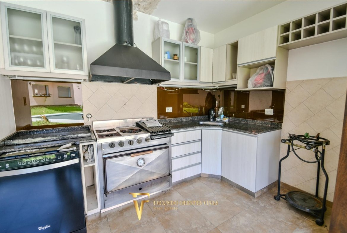 VENTA – CASA- SEISAMBIENTES – PISCINA – JACUZZI – RAMOSMEJIA