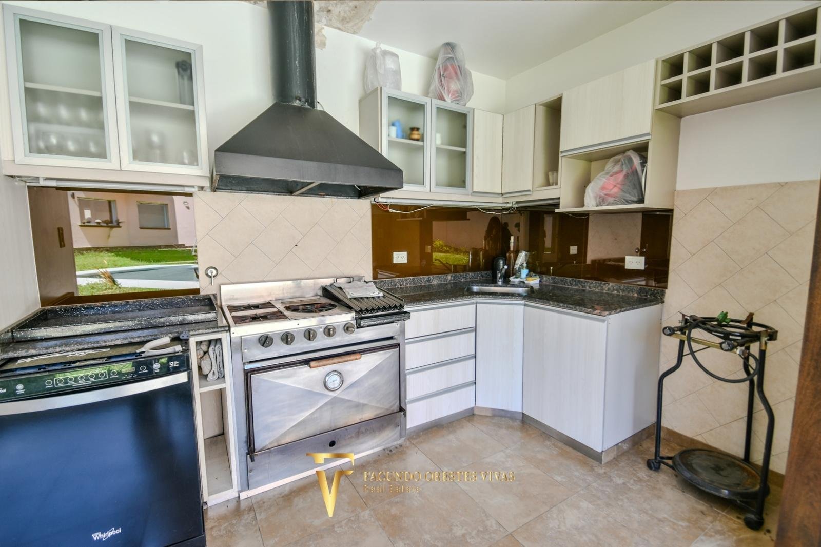 VENTA – CASA- SEISAMBIENTES – PISCINA – JACUZZI – RAMOSMEJIA