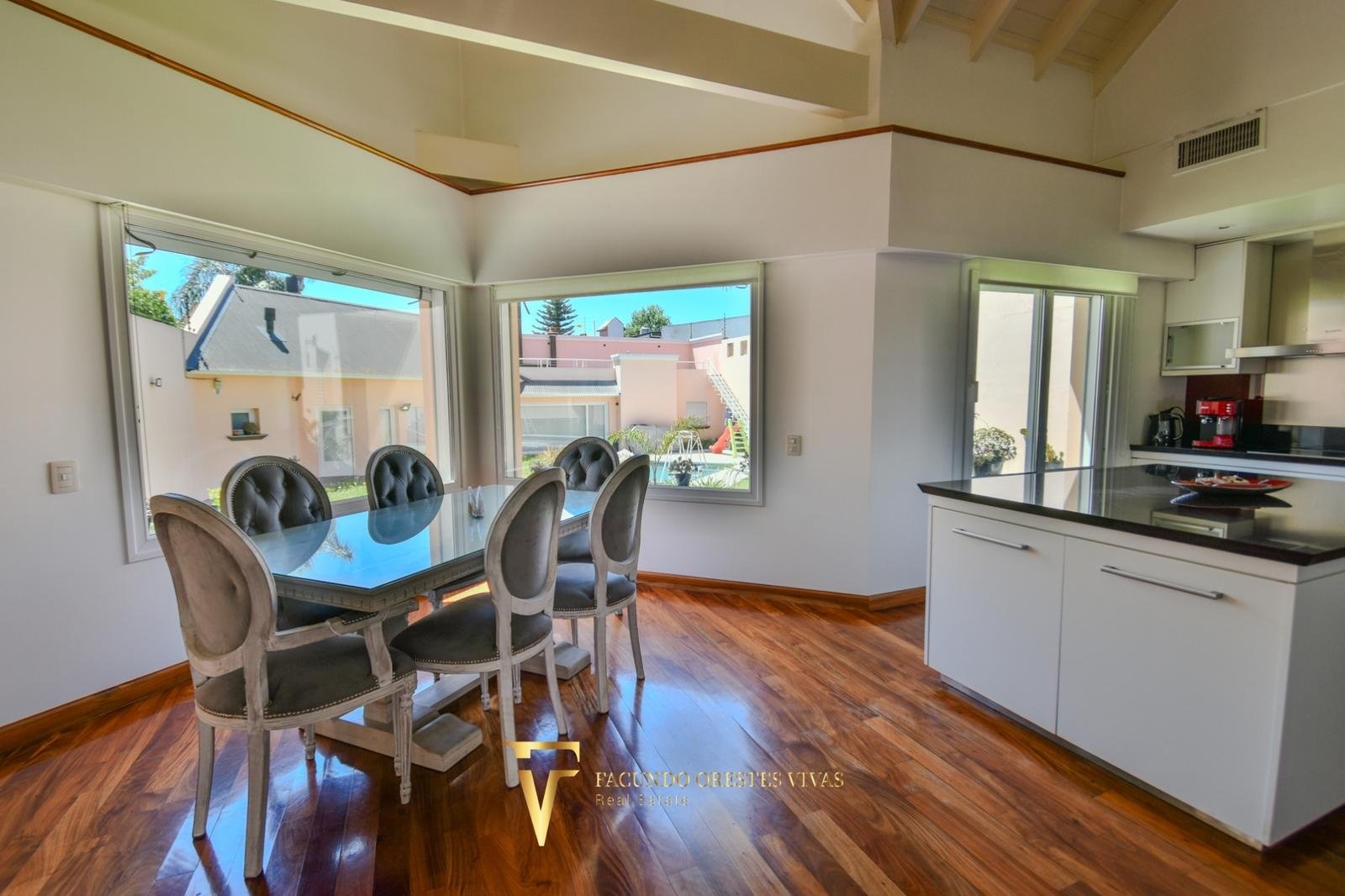 VENTA – CASA- SEISAMBIENTES – PISCINA – JACUZZI – RAMOSMEJIA