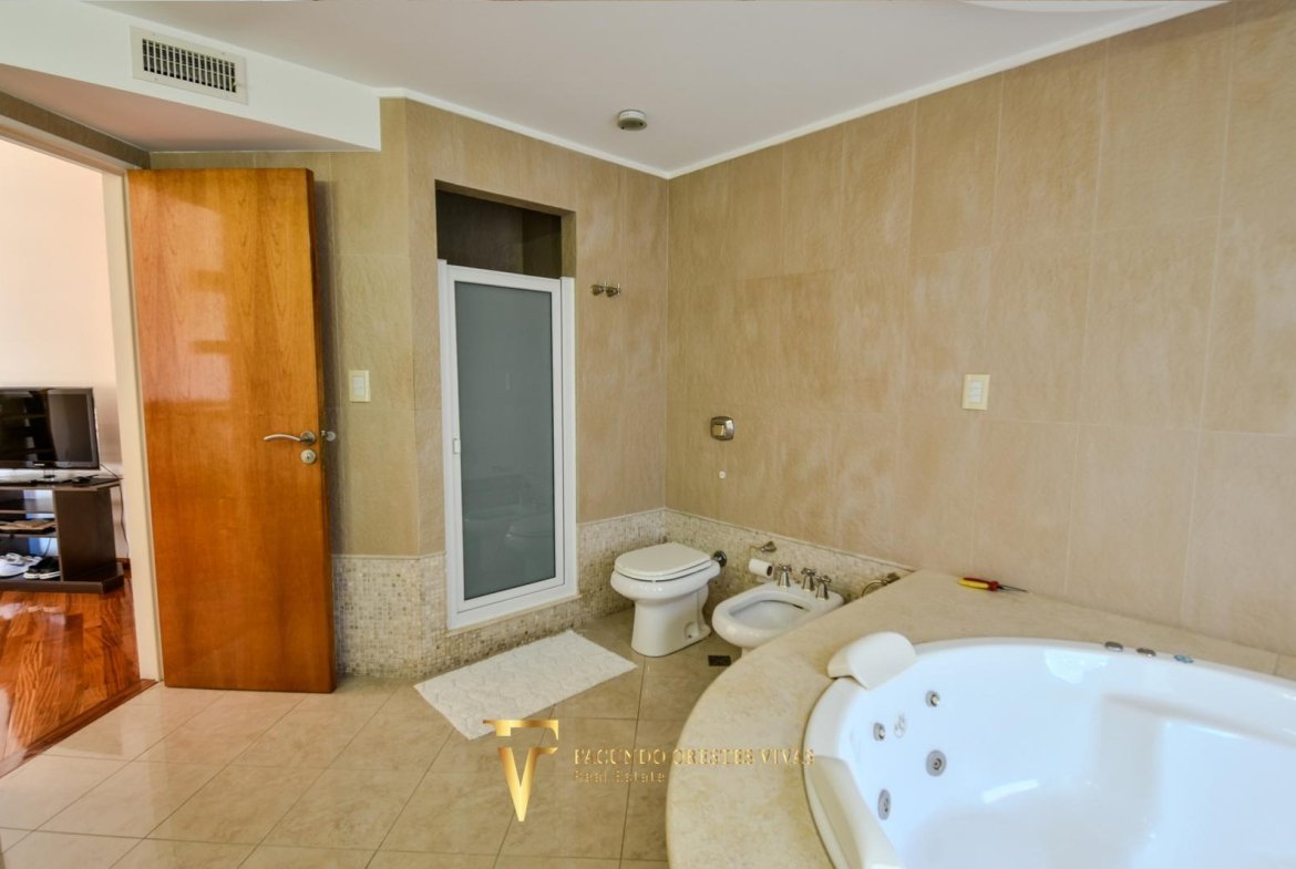 VENTA – CASA- SEISAMBIENTES – PISCINA – JACUZZI – RAMOSMEJIA