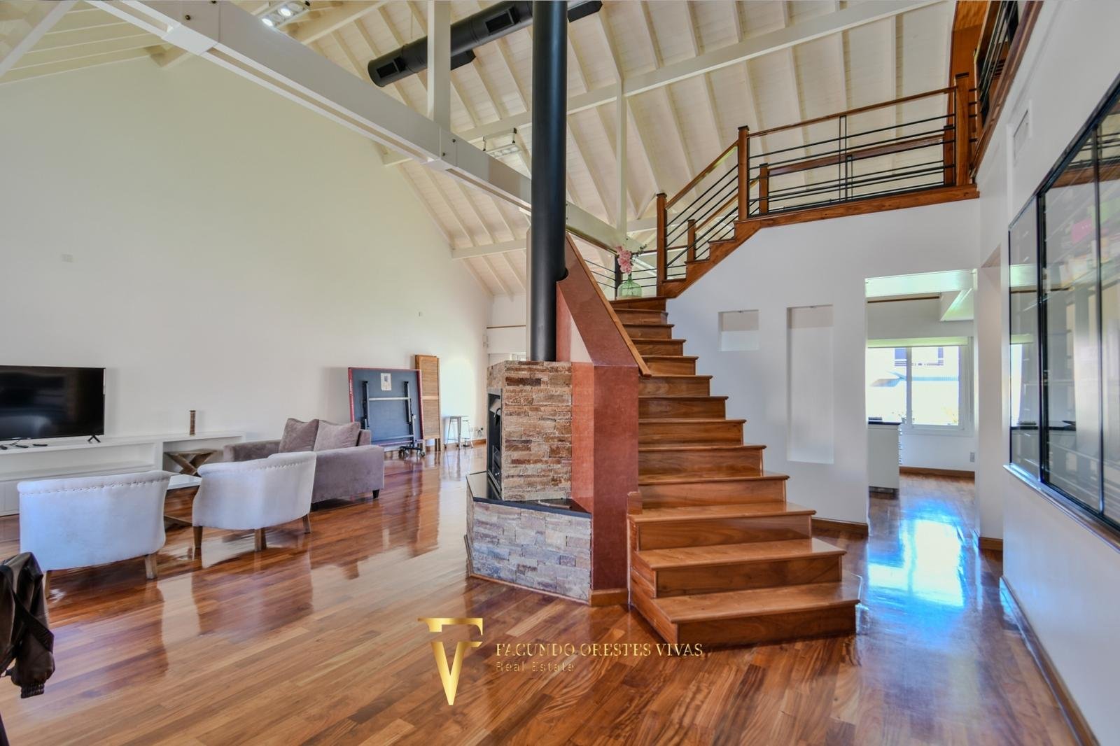 VENTA – CASA- SEISAMBIENTES – PISCINA – JACUZZI – RAMOSMEJIA