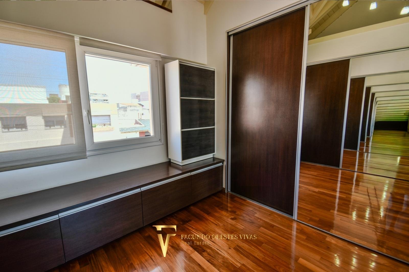 VENTA – CASA- SEISAMBIENTES – PISCINA – JACUZZI – RAMOSMEJIA