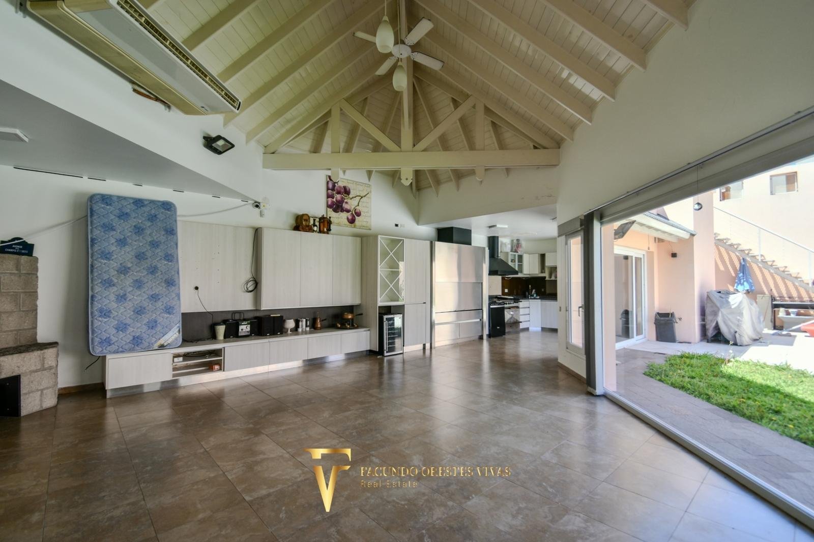 VENTA – CASA- SEISAMBIENTES – PISCINA – JACUZZI – RAMOSMEJIA