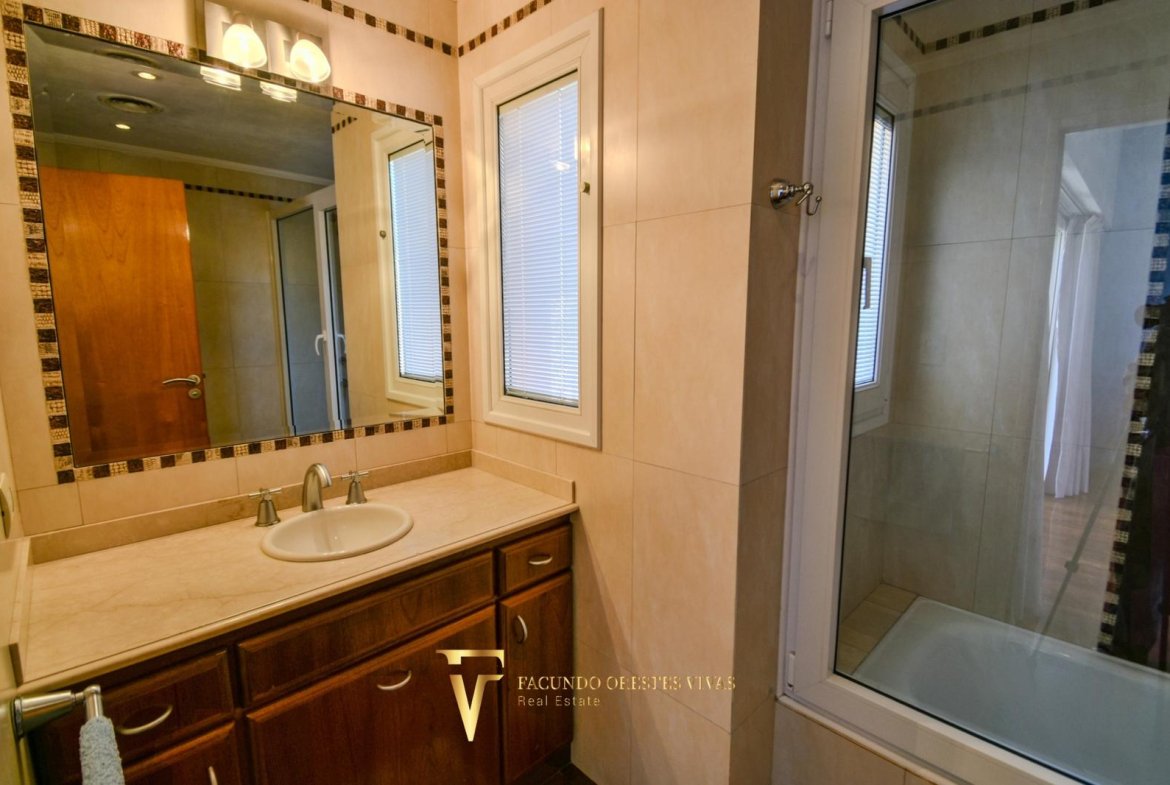 VENTA – CASA- SEISAMBIENTES – PISCINA – JACUZZI – RAMOSMEJIA