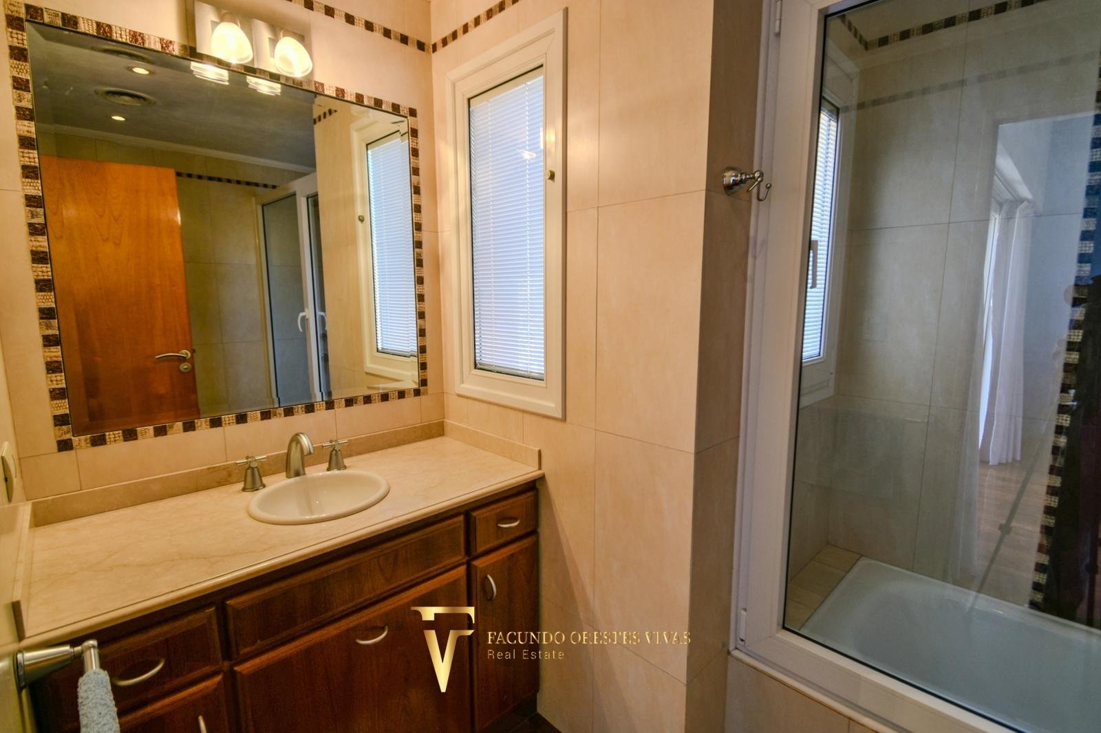 VENTA – CASA- SEISAMBIENTES – PISCINA – JACUZZI – RAMOSMEJIA